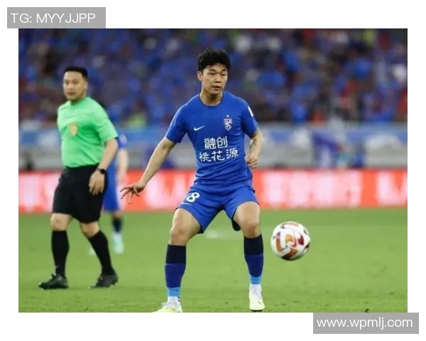 严鼎皓精准直塞助力成都蓉城逆转局势展现出色球技与团队配合 严鼎皓精准直塞助力成都蓉城逆转局势展现出色球技与团队配合